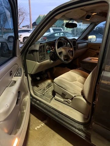 2005 Chevrolet Avalanche - Image 14 of 17