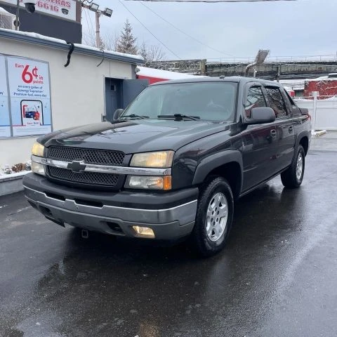 2005 Chevrolet Avalanche - Image 2 of 10