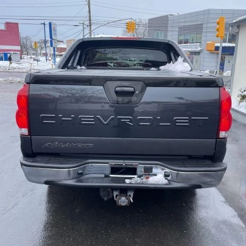 2005 Chevrolet Avalanche - Image 5 of 10