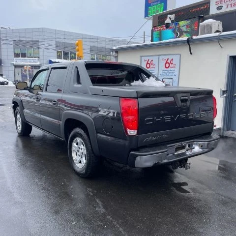2005 Chevrolet Avalanche - Image 4 of 10