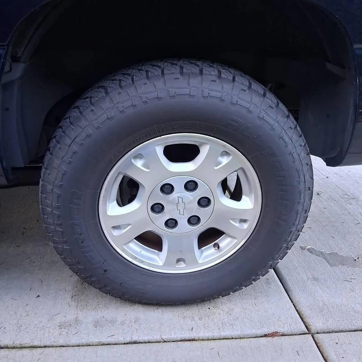 2005 Chevrolet Avalanche - Image 3 of 12