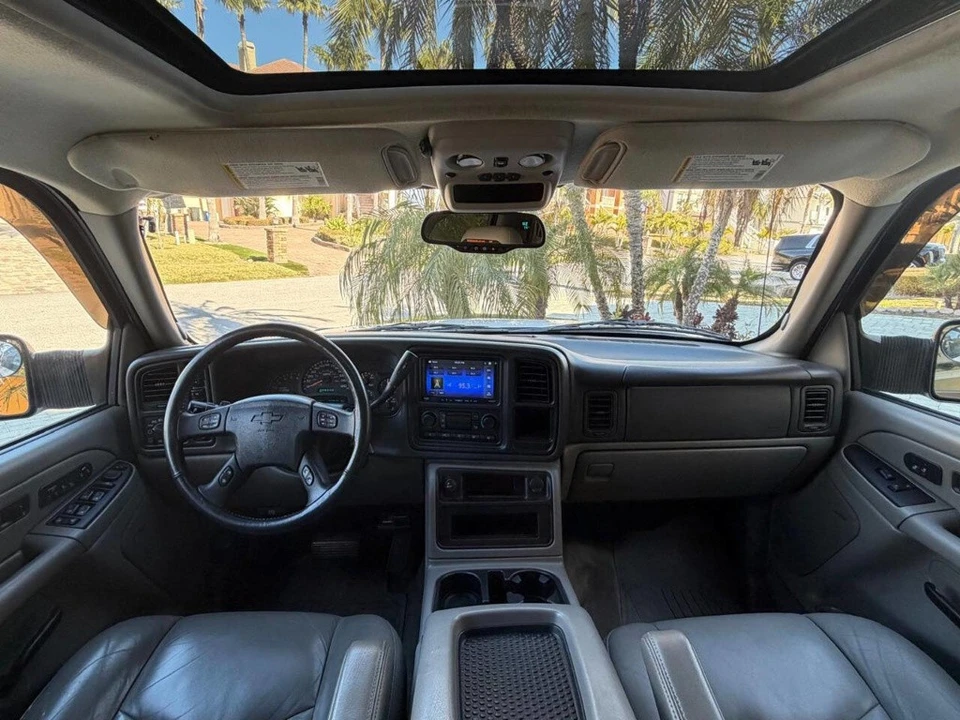 2005 Chevrolet Avalanche - Image 11 of 21
