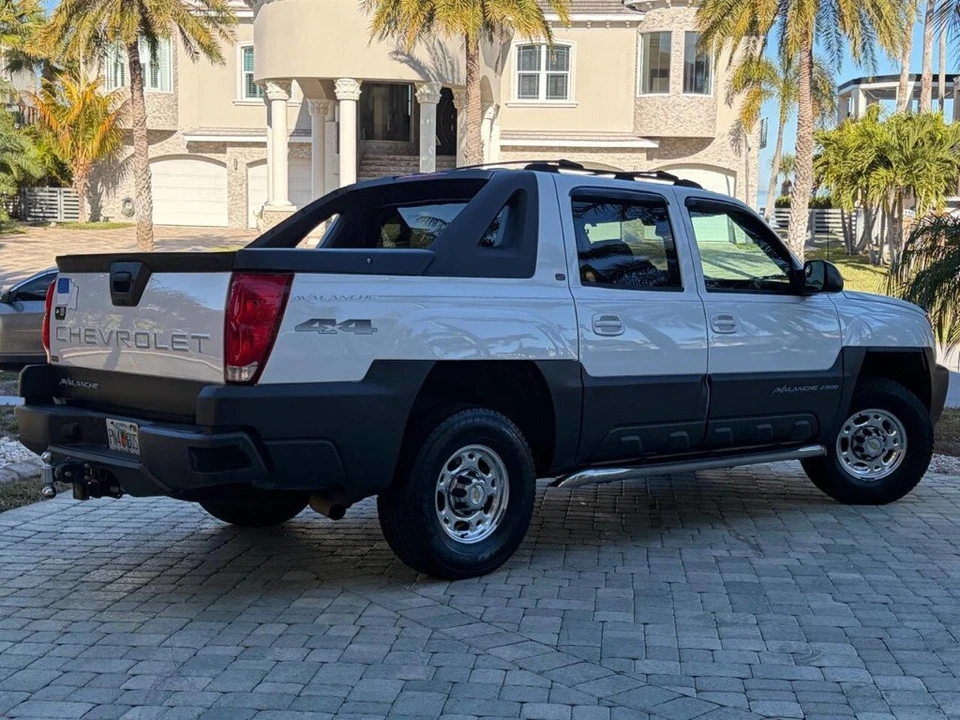 2005 Chevrolet Avalanche - Image 4 of 21