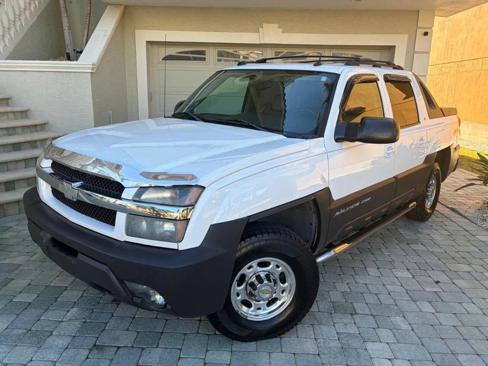 2005 Chevrolet Avalanche - Image 3 of 21
