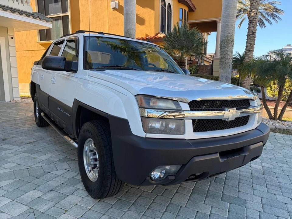 2005 Chevrolet Avalanche - Image 20 of 21
