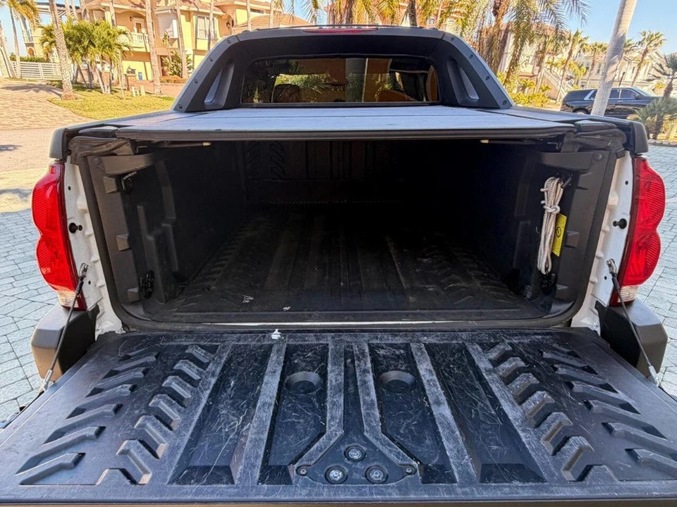 2005 Chevrolet Avalanche - Image 9 of 21