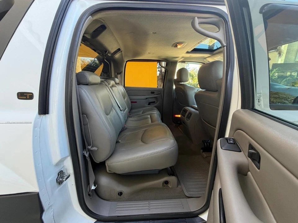 2005 Chevrolet Avalanche - Image 18 of 21