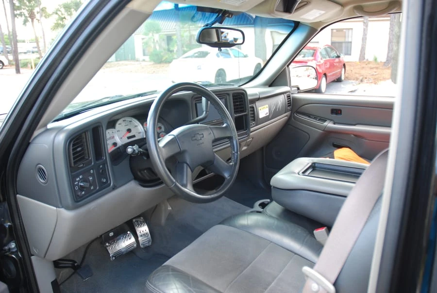 2005 Chevrolet Avalanche - Image 2 of 5