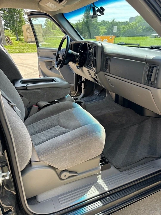 2005 Chevrolet Avalanche - Image 11 of 15