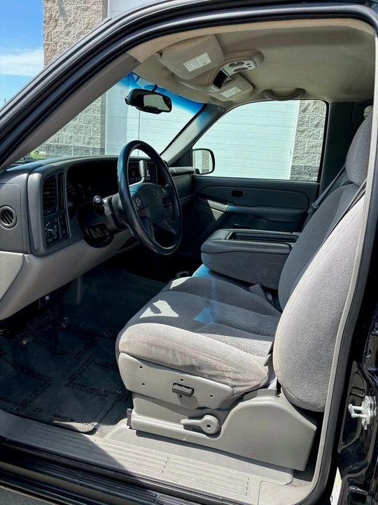 2005 Chevrolet Avalanche - Image 8 of 15