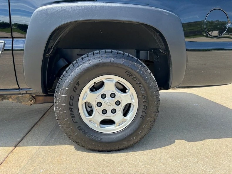 2005 Chevrolet Avalanche - Image 7 of 15