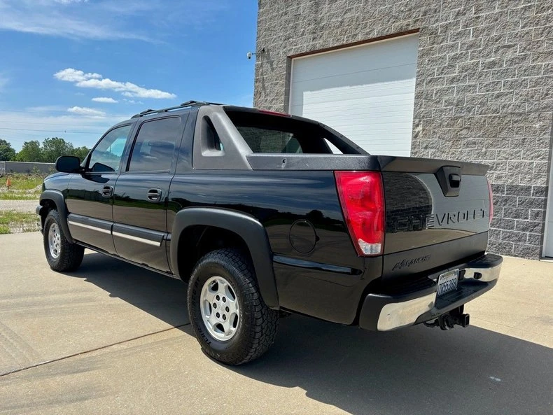2005 Chevrolet Avalanche - Image 6 of 15