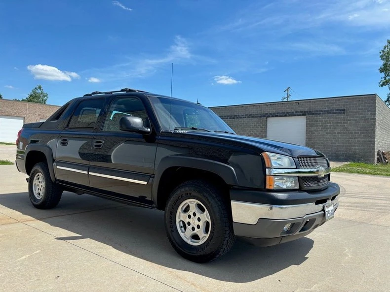 2005 Chevrolet Avalanche - Image 3 of 15