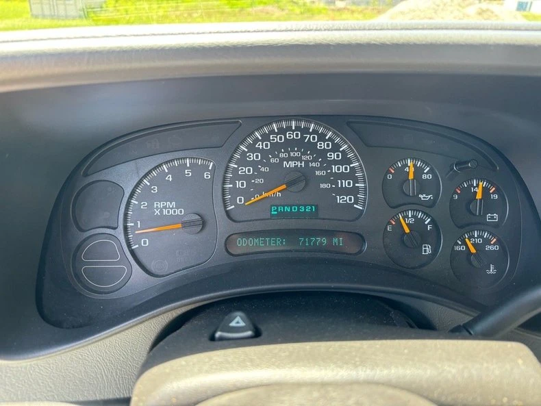 2005 Chevrolet Avalanche - Image 13 of 15