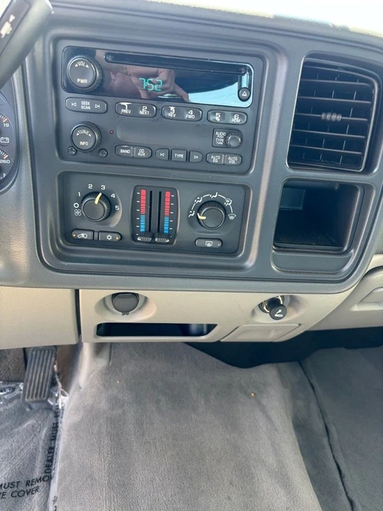 2005 Chevrolet Avalanche - Image 14 of 15