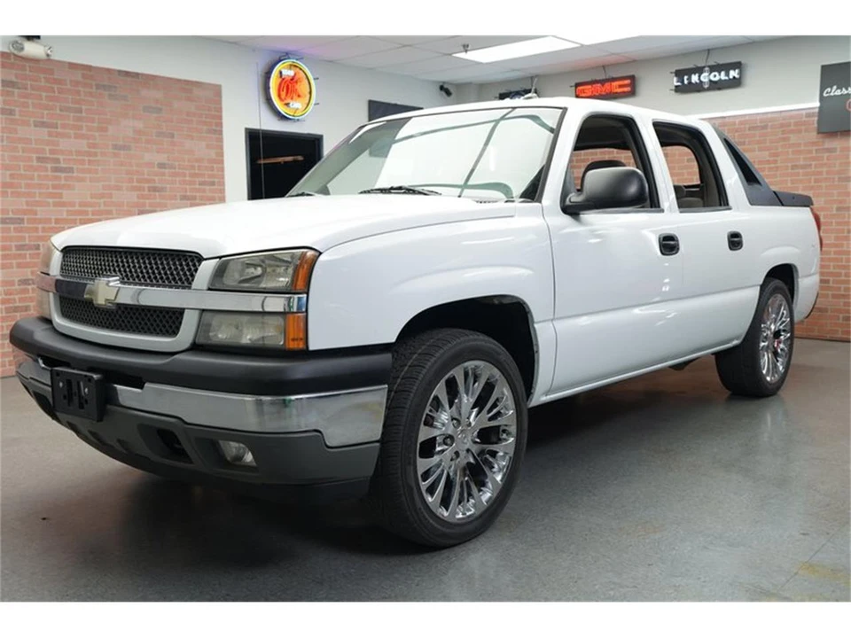 2005 Chevrolet Avalanche - Image 2 of 31