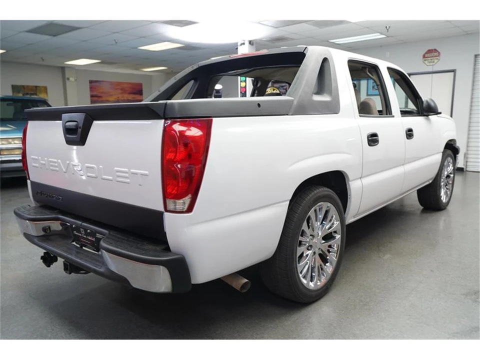 2005 Chevrolet Avalanche - Image 7 of 31