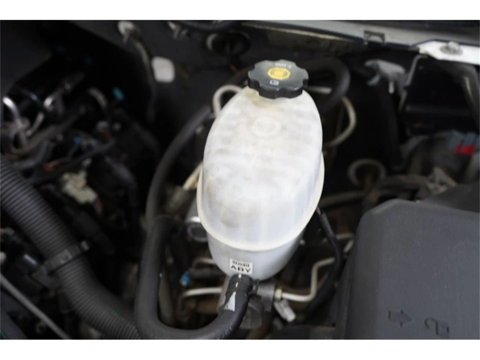 2005 Chevrolet Avalanche - Image 27 of 31