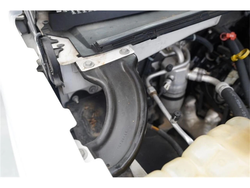 2005 Chevrolet Avalanche - Image 22 of 31