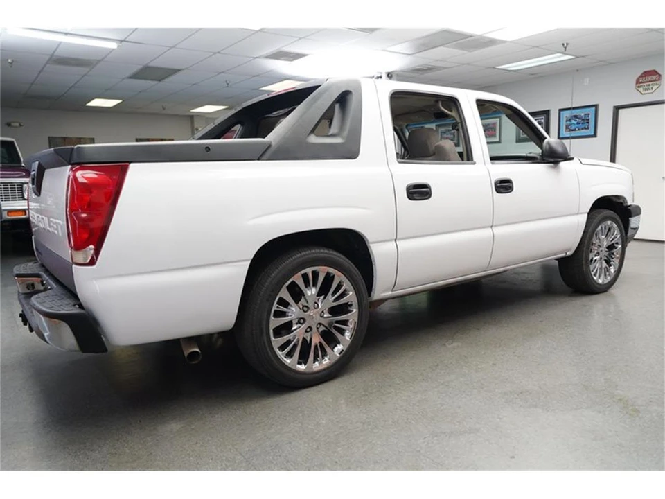 2005 Chevrolet Avalanche - Image 8 of 31