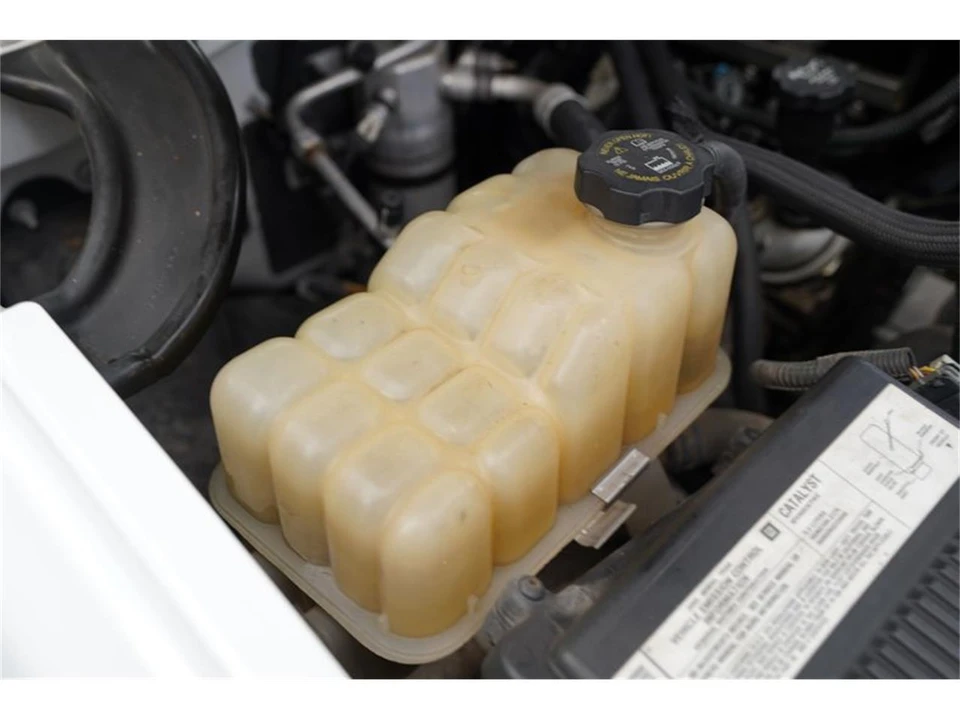2005 Chevrolet Avalanche - Image 23 of 31