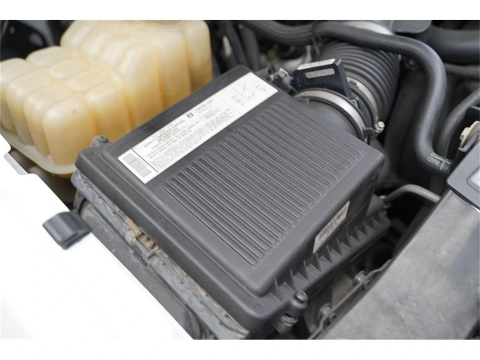 2005 Chevrolet Avalanche - Image 24 of 31