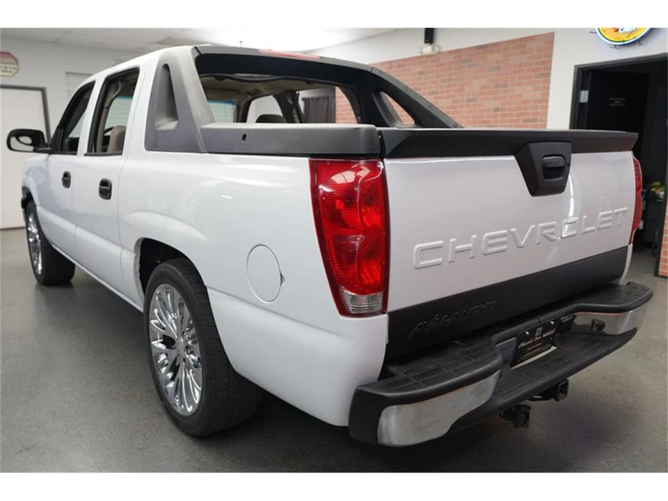 2005 Chevrolet Avalanche - Image 5 of 31