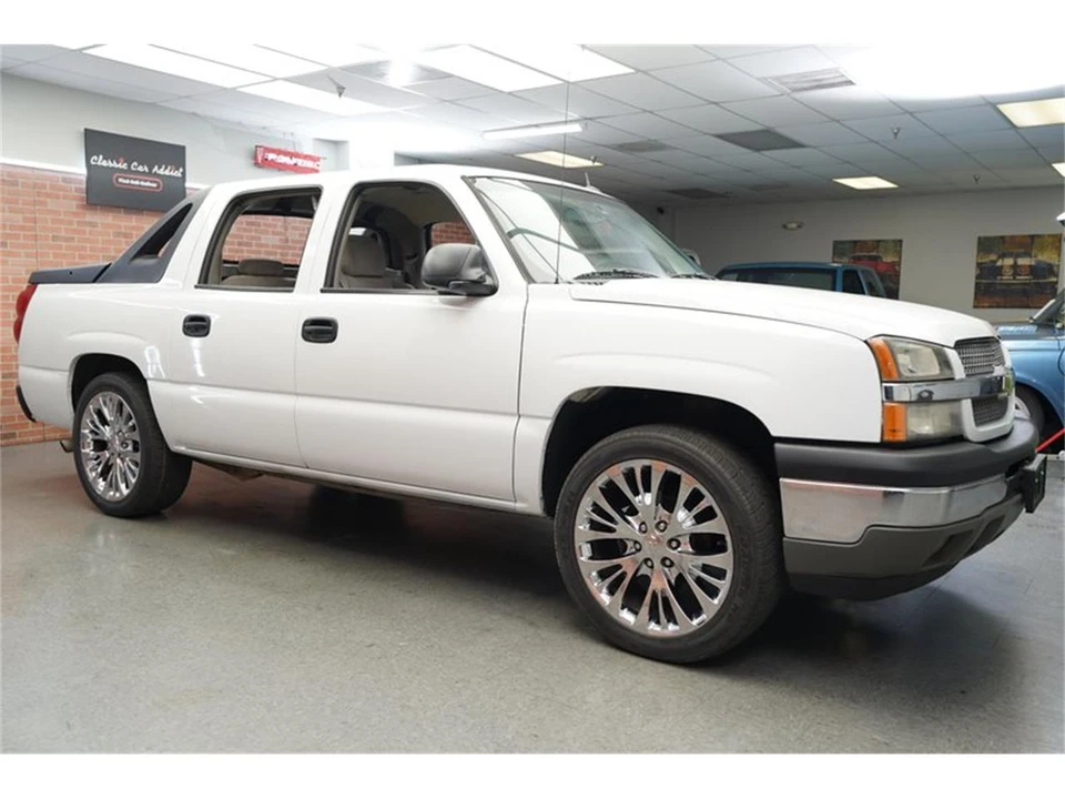 2005 Chevrolet Avalanche - Image 10 of 31