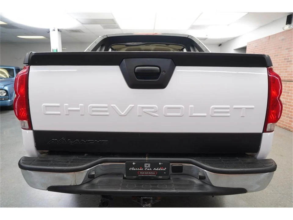 2005 Chevrolet Avalanche - Image 6 of 31