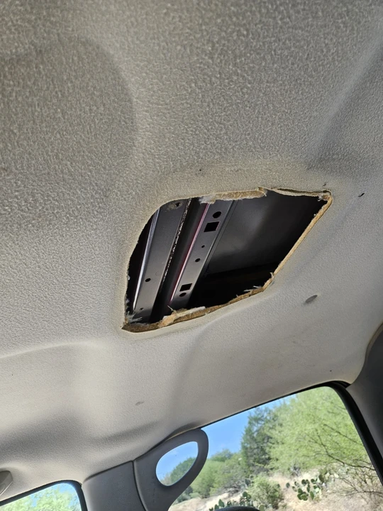 2005 Chevrolet Avalanche - Image 15 of 18