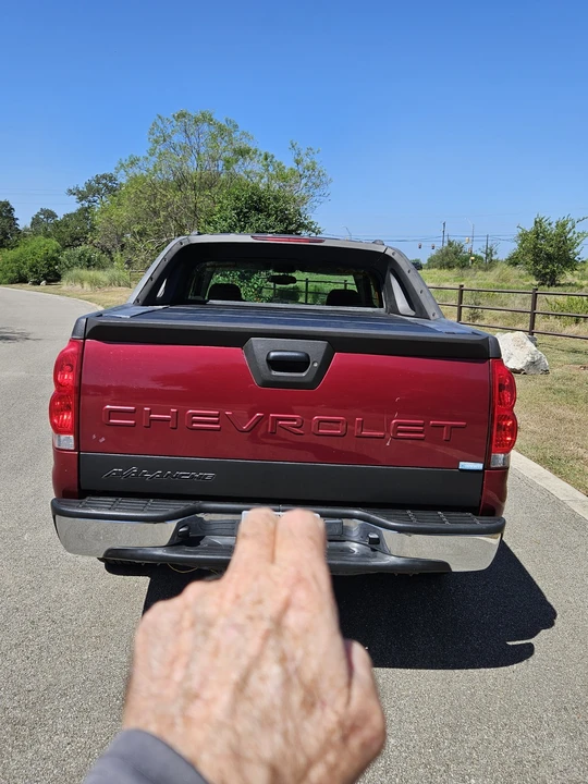 2005 Chevrolet Avalanche - Image 6 of 18