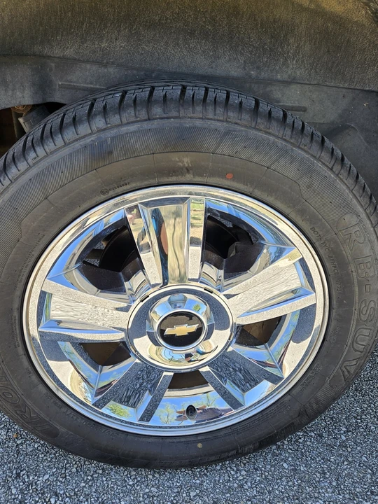 2005 Chevrolet Avalanche - Image 9 of 18