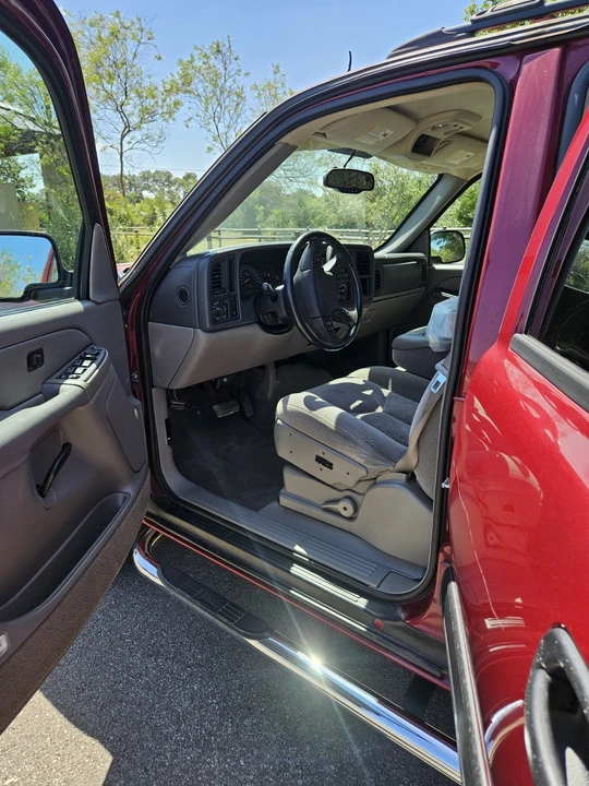 2005 Chevrolet Avalanche - Image 2 of 18