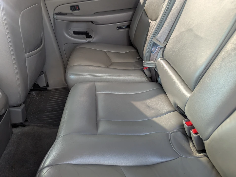2005 Chevrolet Avalanche - Image 9 of 11