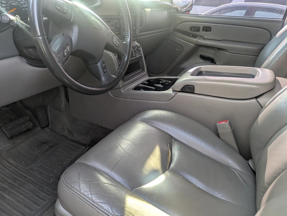 2005 Chevrolet Avalanche - Image 8 of 11
