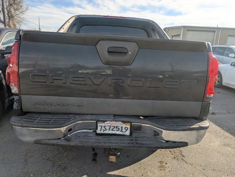 2005 Chevrolet Avalanche - Image 4 of 11