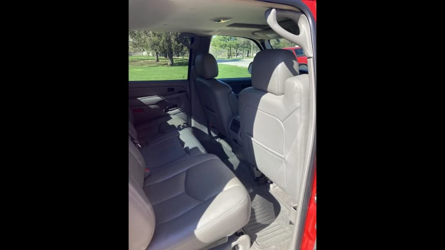 2005 Chevrolet Avalanche - Image 4 of 9
