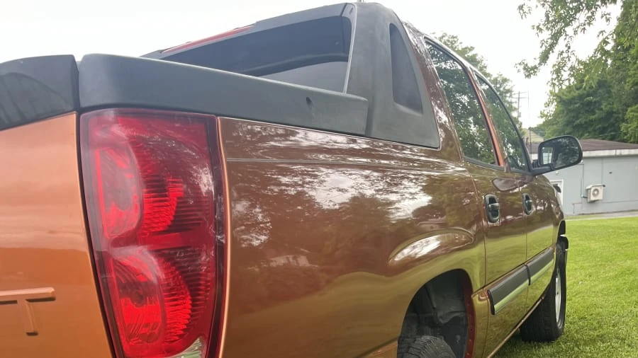 2005 Chevrolet Avalanche - Image 7 of 31