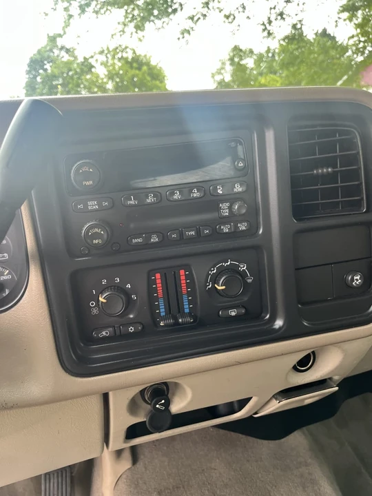 2005 Chevrolet Avalanche - Image 14 of 31