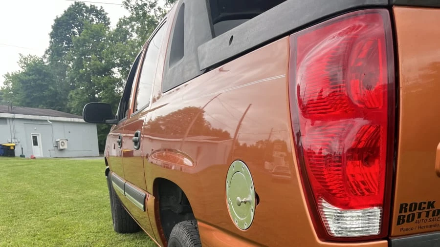 2005 Chevrolet Avalanche - Image 6 of 31