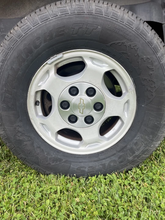 2005 Chevrolet Avalanche - Image 11 of 31