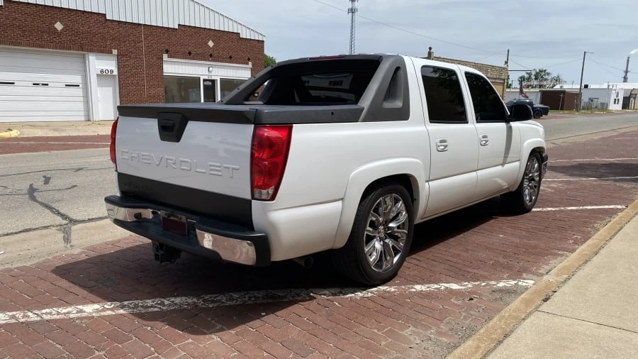 2005 Chevrolet Avalanche - Image 3 of 14