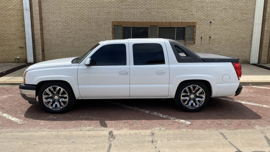 2005 Chevrolet Avalanche - Image 7 of 14