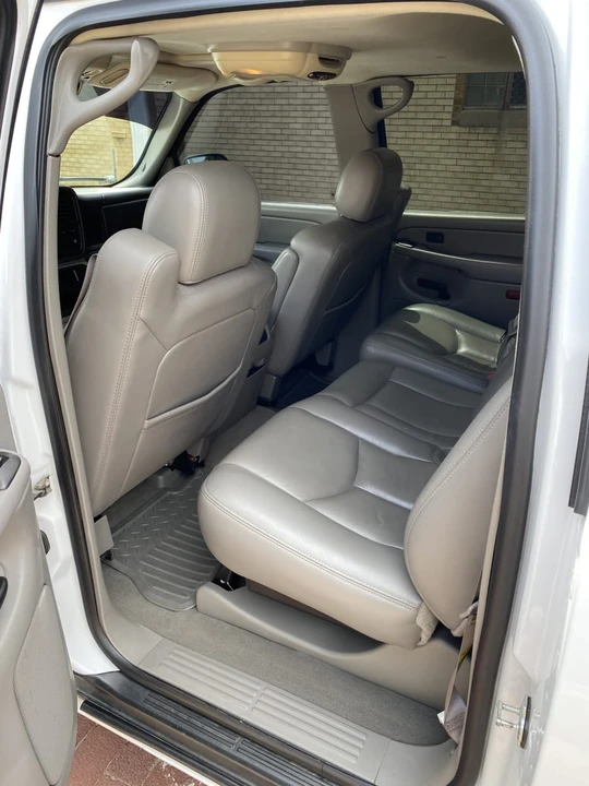 2005 Chevrolet Avalanche - Image 11 of 14