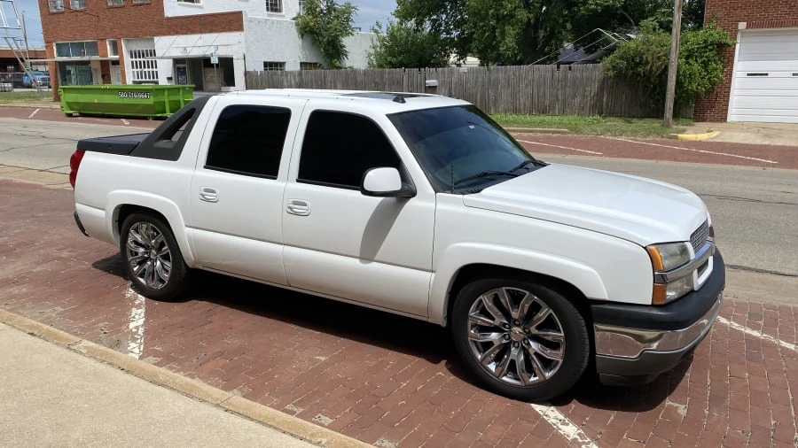 2005 Chevrolet Avalanche - Image 8 of 14