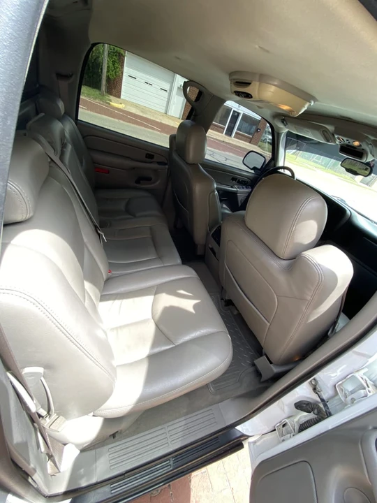 2005 Chevrolet Avalanche - Image 12 of 14