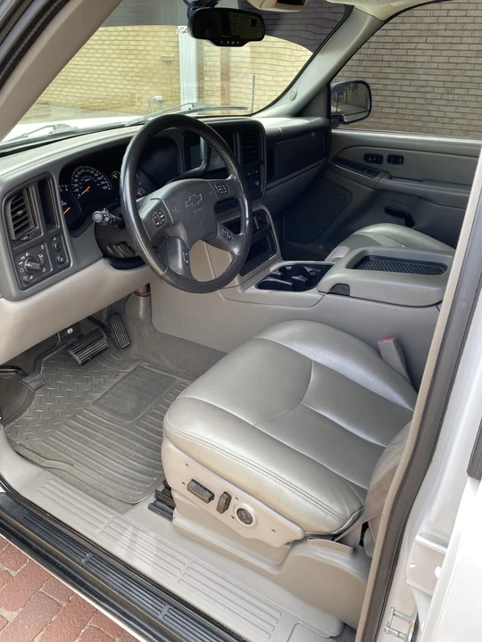 2005 Chevrolet Avalanche - Image 10 of 14