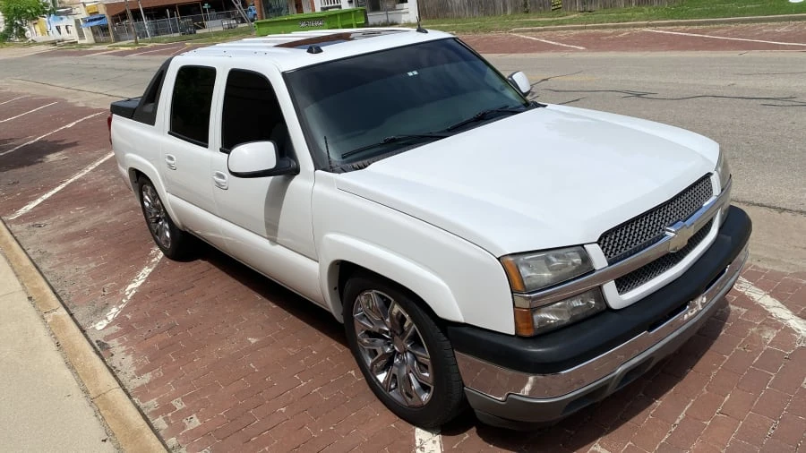 2005 Chevrolet Avalanche - Image 5 of 14