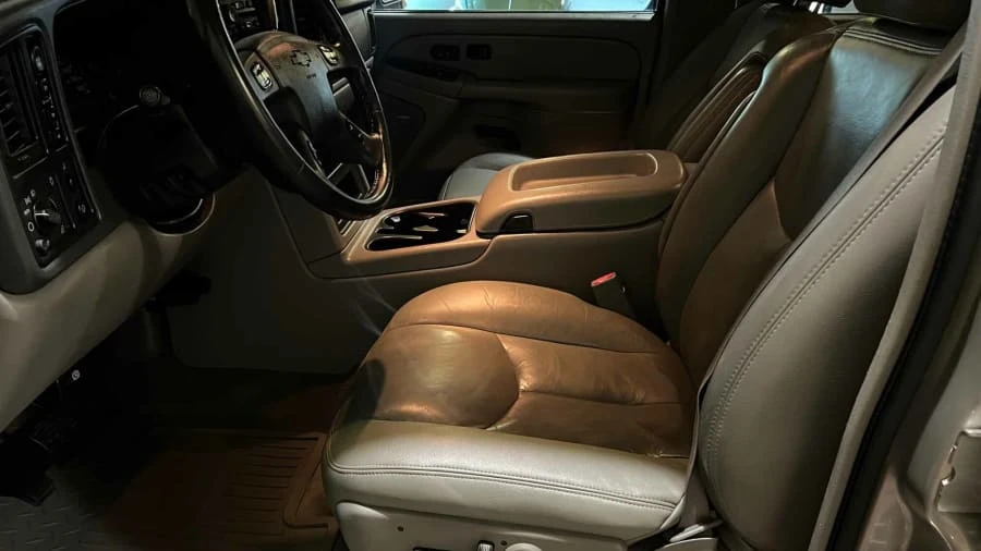 2005 Chevrolet Avalanche - Image 4 of 15