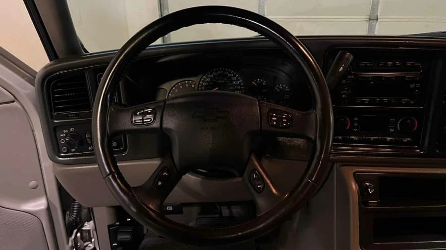 2005 Chevrolet Avalanche - Image 5 of 15
